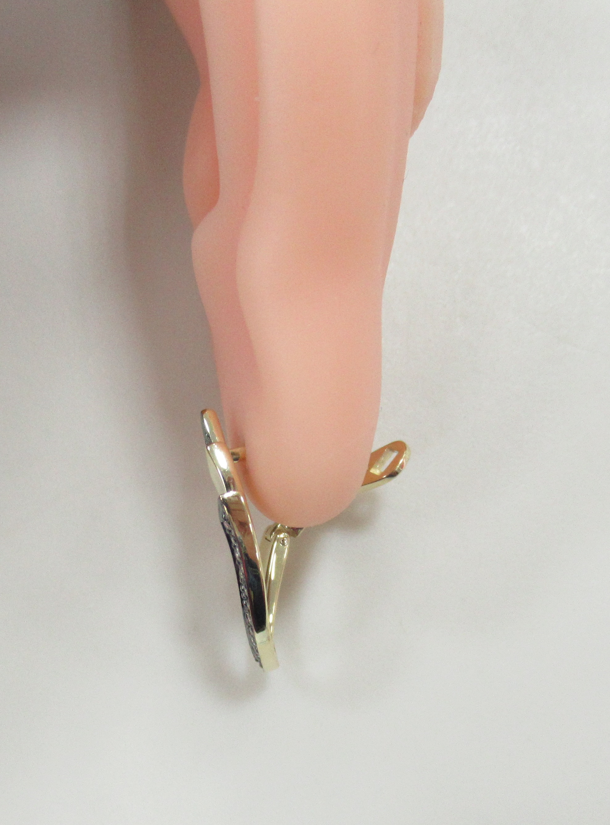 Серьги из желтого золота с коньячными и черными бриллиантами